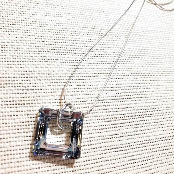 Swarovski Crystal square silver pendant - Picture 1 of 3
